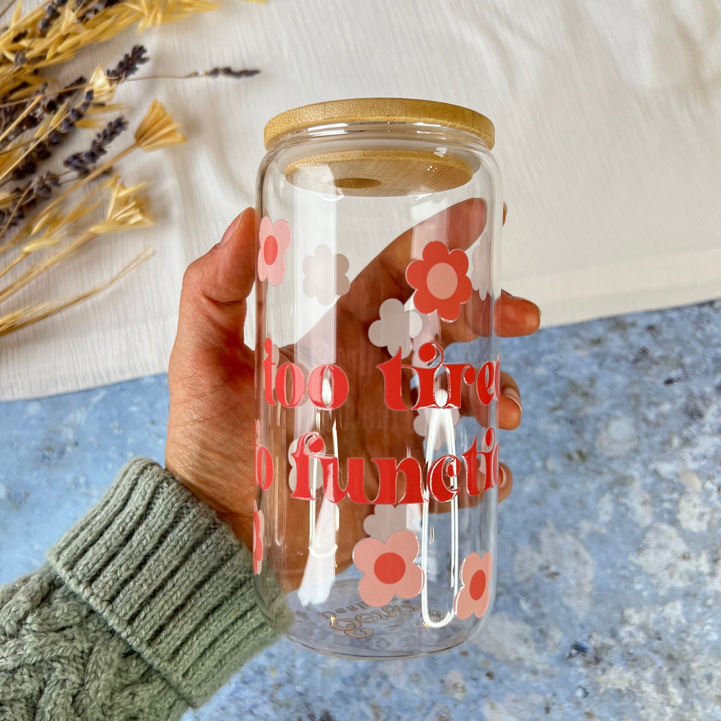 Glas-Trinkglas „Too Tired to Function“ – mit Holzdeckel & Glasstrohhalm