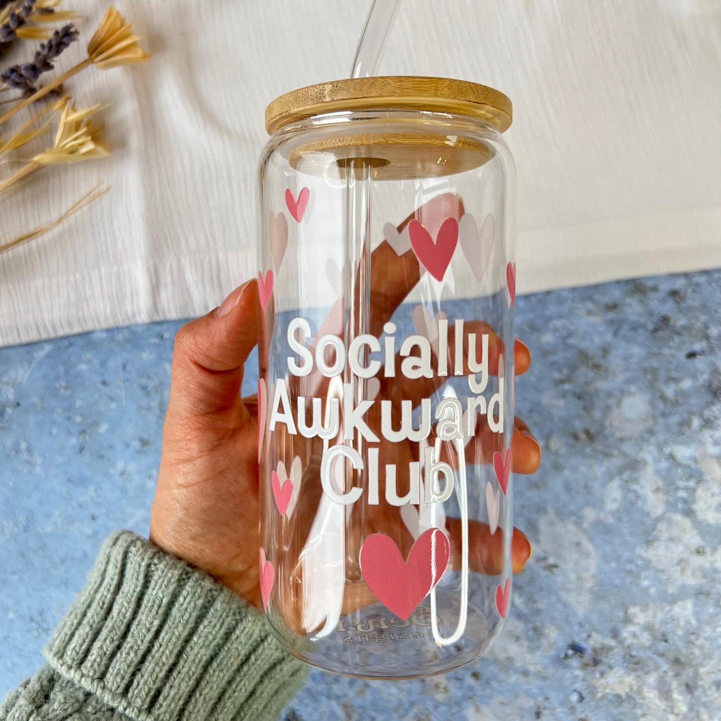 Glas-Trinkglas „Socially Awkward Club“ – mit Holzdeckel & Glasstrohhalm