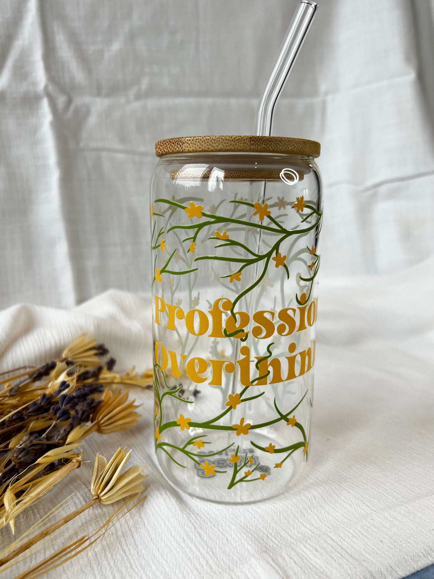 Glas-Trinkglas „Professional Overthinker“ – mit Holzdeckel & Glasstrohhalm