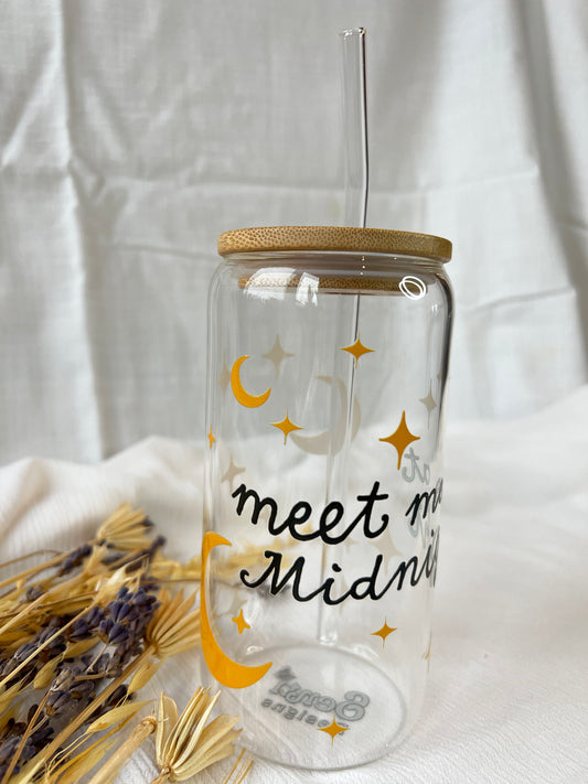 Glas-Trinkglas „Meet me at Midnight“ – mit Holzdeckel & Glasstrohhalm