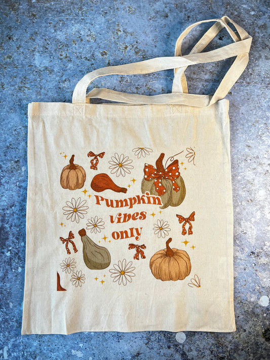 Baumwolltasche „Pumpkin Vibes Only“ – Naturfarben, lange Henkel