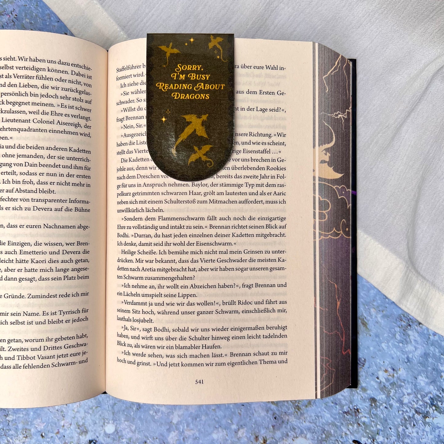Magnetisches Lesezeichen „Reading About Dragons“