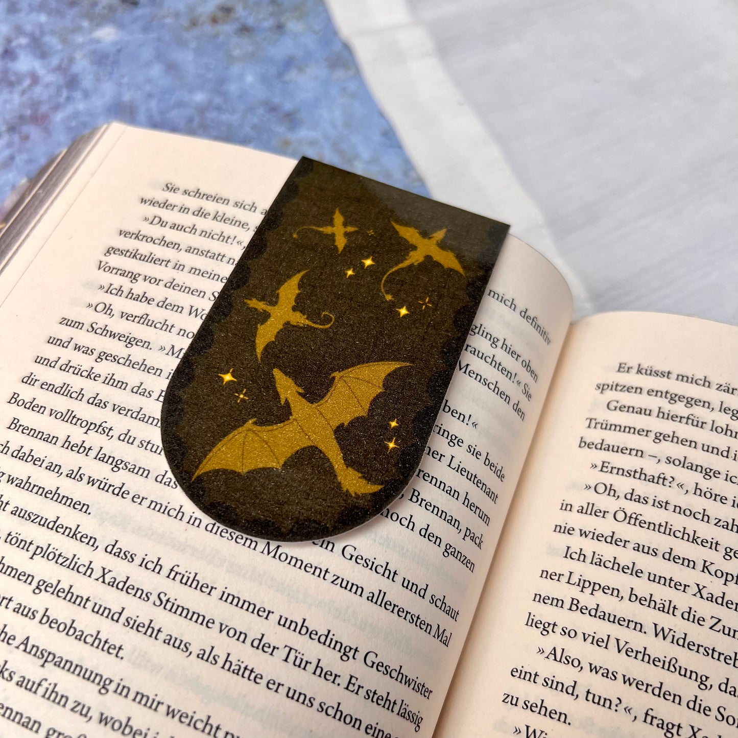 Magnetisches Lesezeichen „Reading About Dragons“