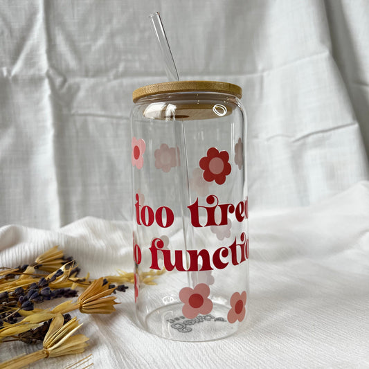 Glas-Trinkglas „Too Tired to Function“ – mit Holzdeckel & Glasstrohhalm