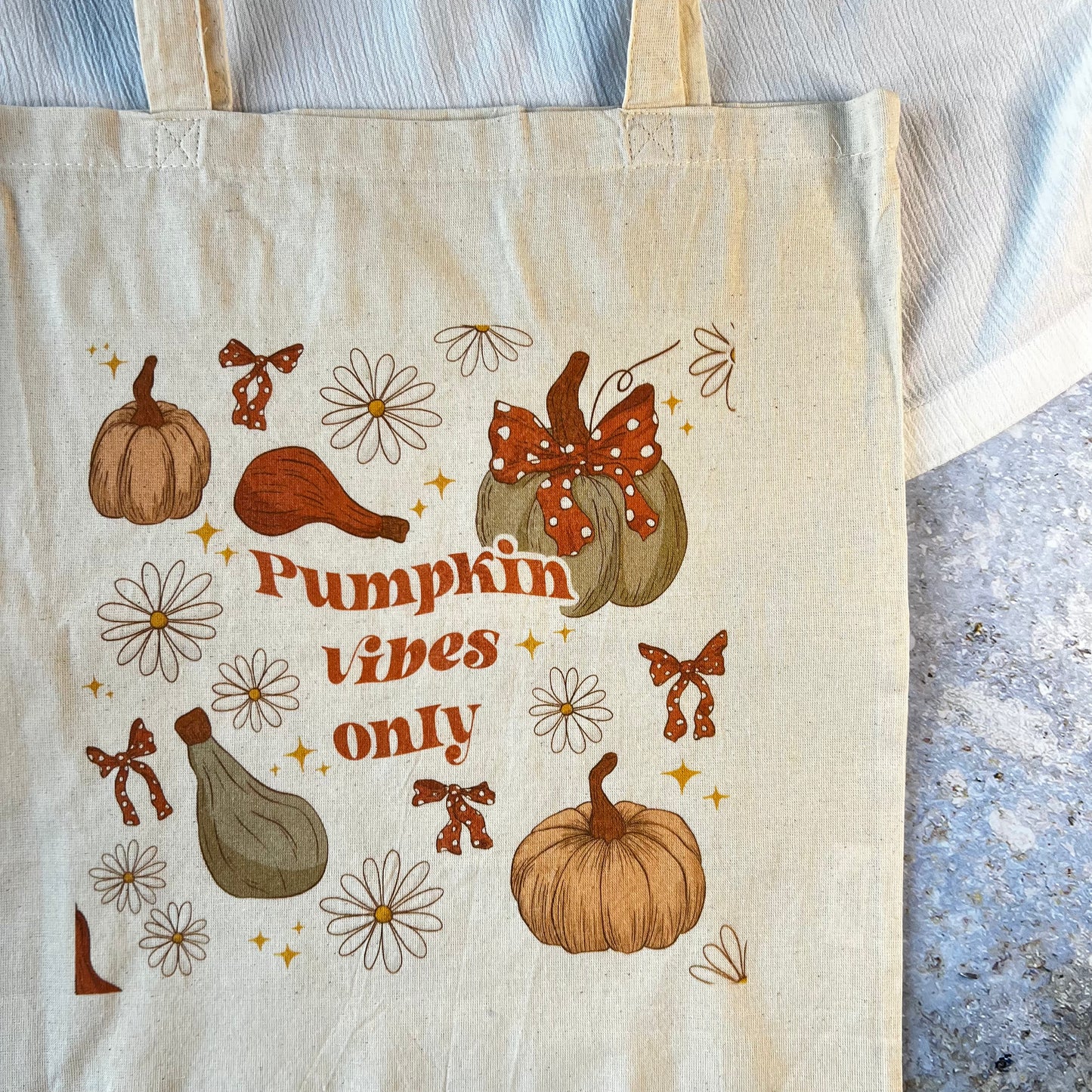 Baumwolltasche „Pumpkin Vibes Only“ – Naturfarben, lange Henkel