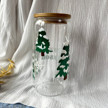 Glas-Trinkglas „Cozy Season Winter“ – mit Holzdeckel & Glasstrohhalm